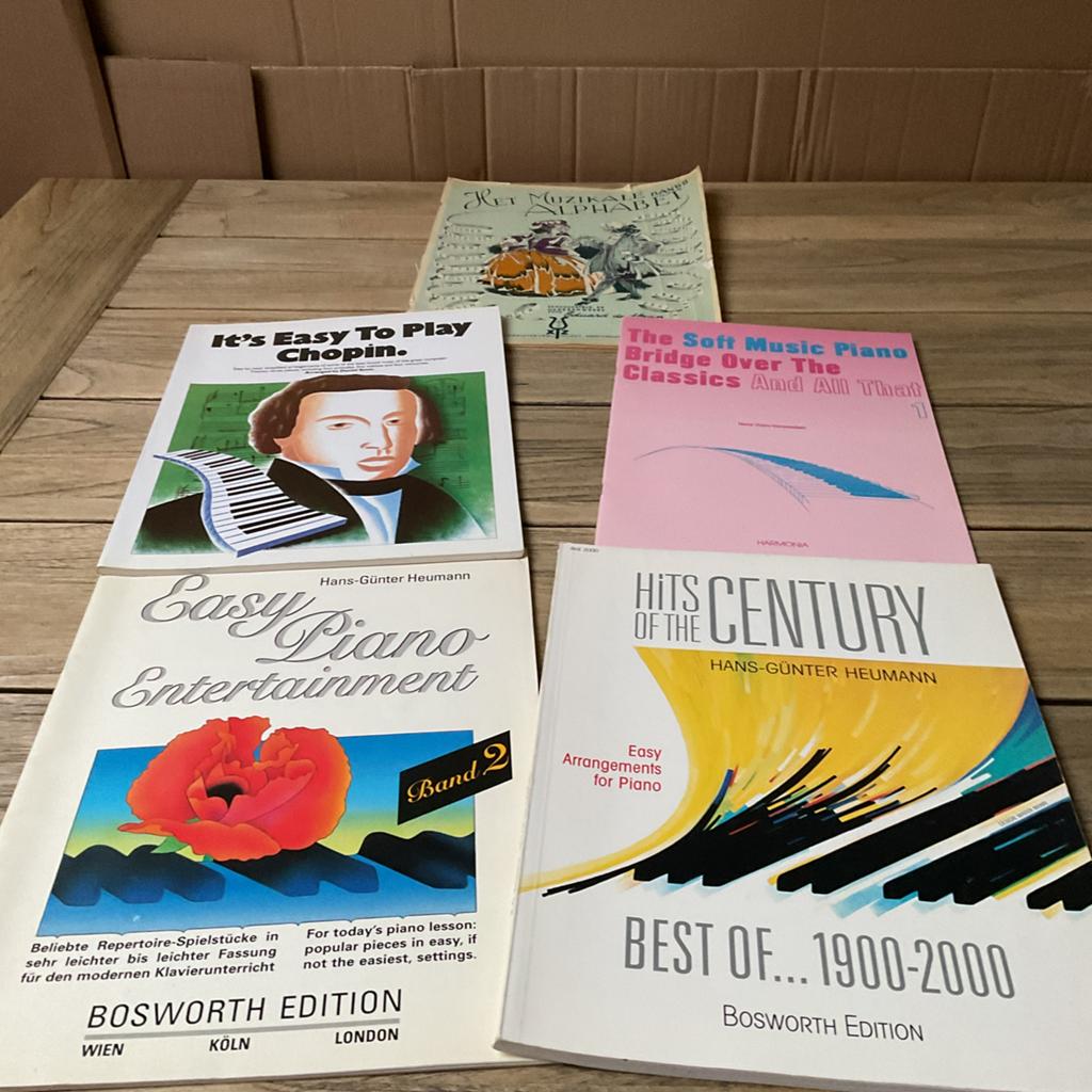 TE KOOP AANGEBODEN: EASY TO PLAY PIANO BLADMUZIEK, Muziek en Instrumenten, Bladmuziek, Ophalen, Klassiek, Zo goed als nieuw, Artiest of Componist