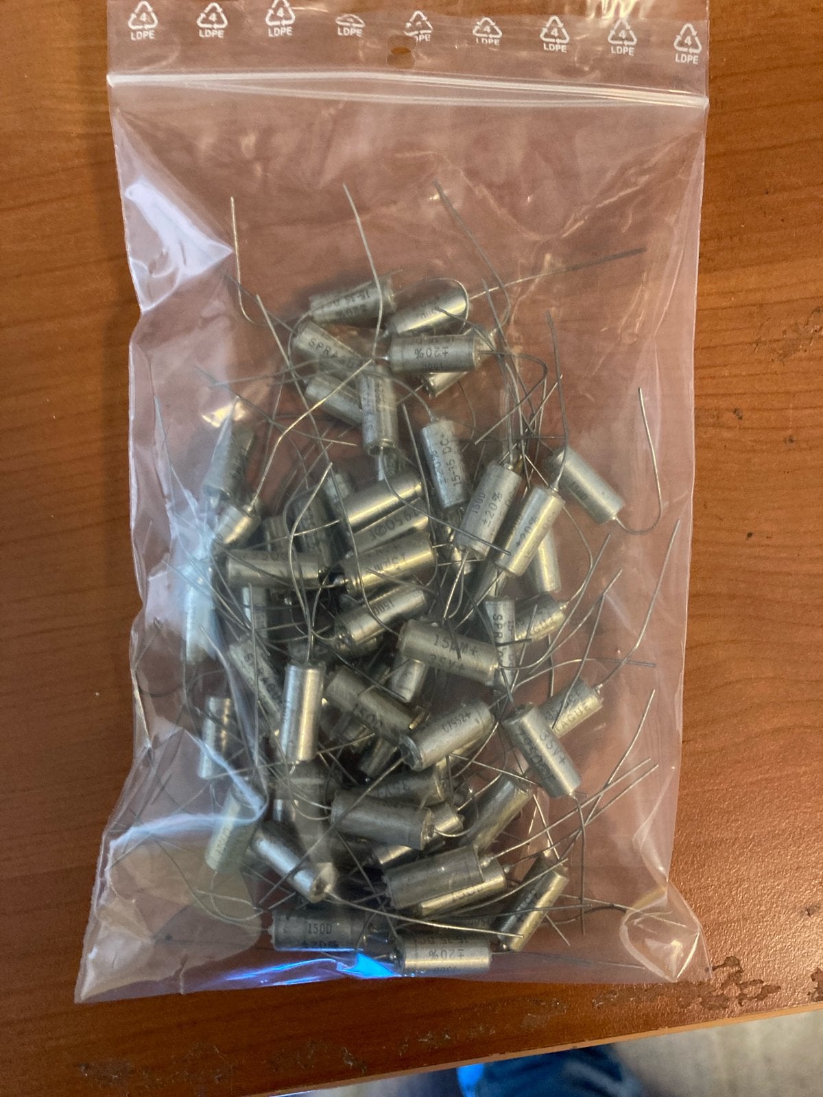15uF 35V millspec tantaal per stuk, Ophalen of Verzenden, Zo goed als nieuw
