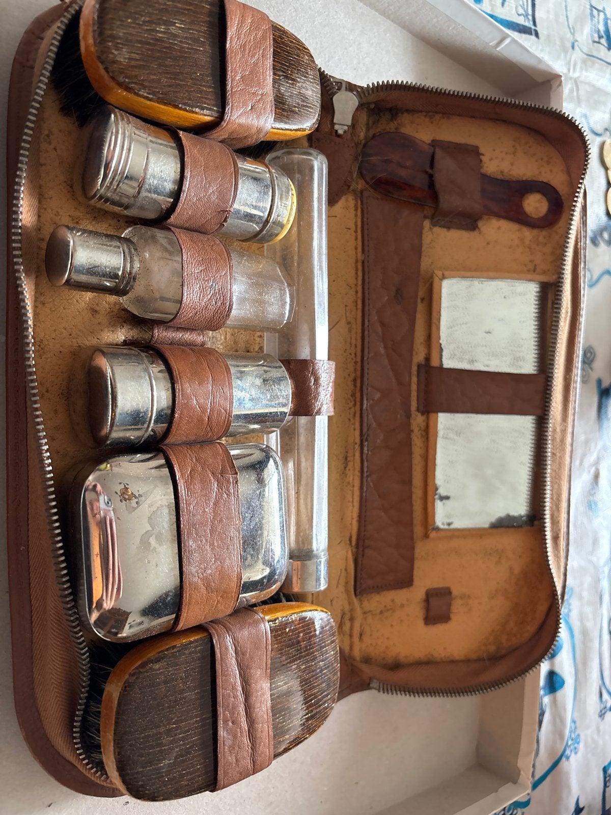 Vintage Reisetui met Toiletartikelen - Leer en Glas, Antiek en Kunst, Ophalen of Verzenden
