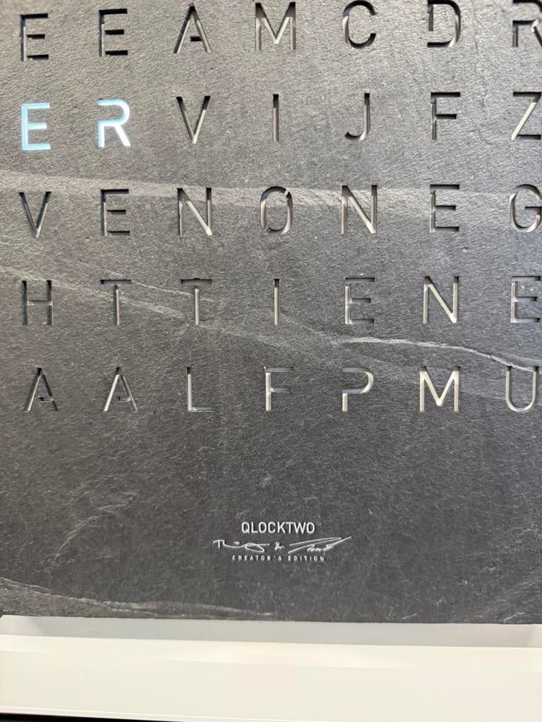 Nieuw Qlocktwo Earth Metamorphite Woordklok Design Leisteen, Nieuw, Ophalen of Verzenden, Qlocktwo