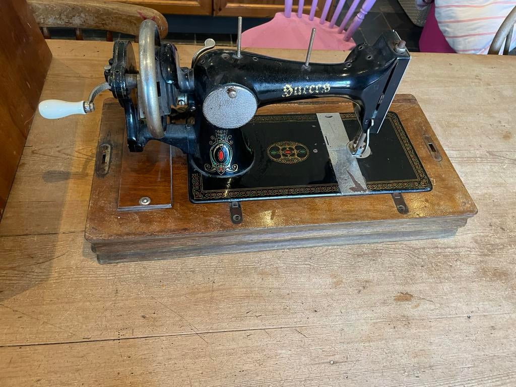 Naaimachine antiek Succes, Ophalen