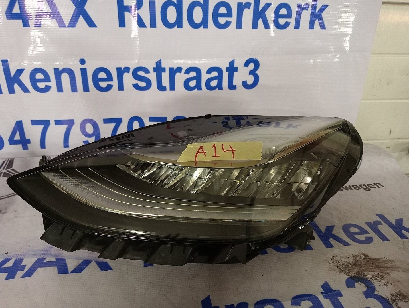 TESLA MODEL 3 Koplampen Rechts met artikelnummer 1077372-00, Gebruikt, -, Overige automerken, -