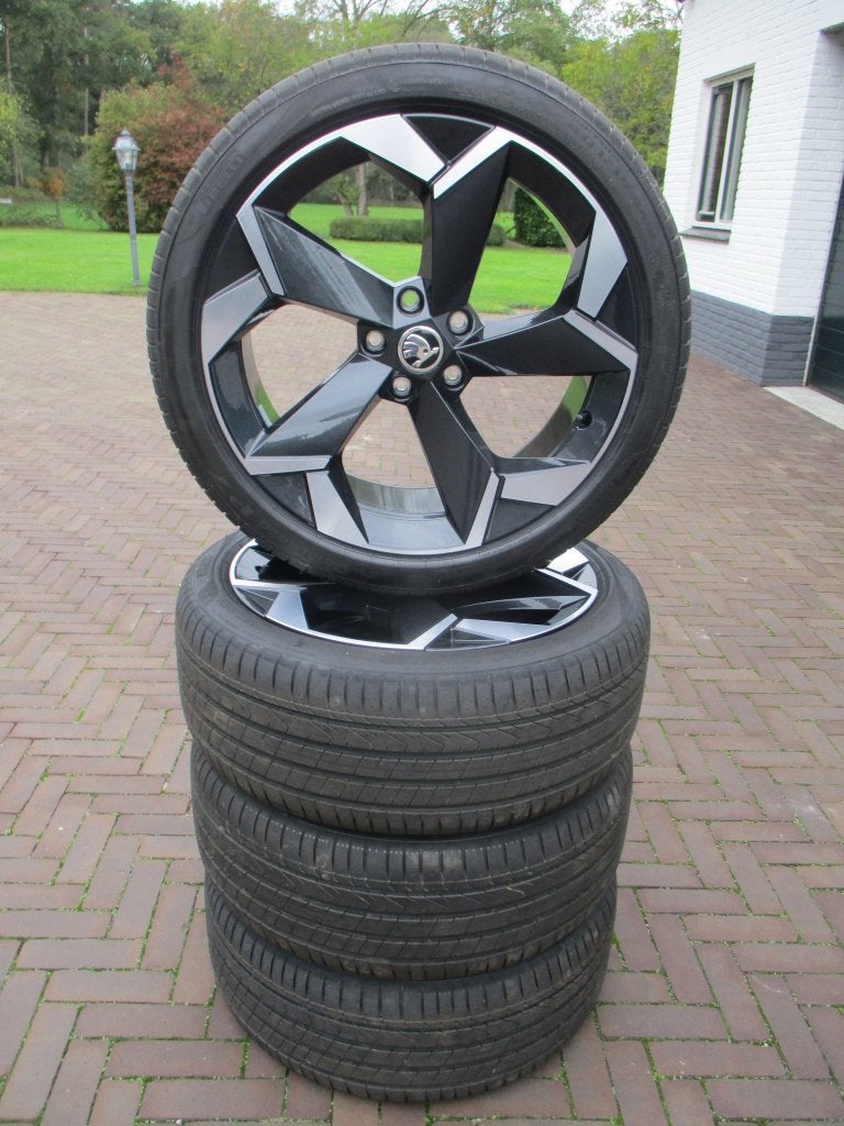 NIEUW Originele Skoda Superb 19 inch velgen RS 2026, Banden en Velgen, Nieuw, 235 mm, Personenwagen