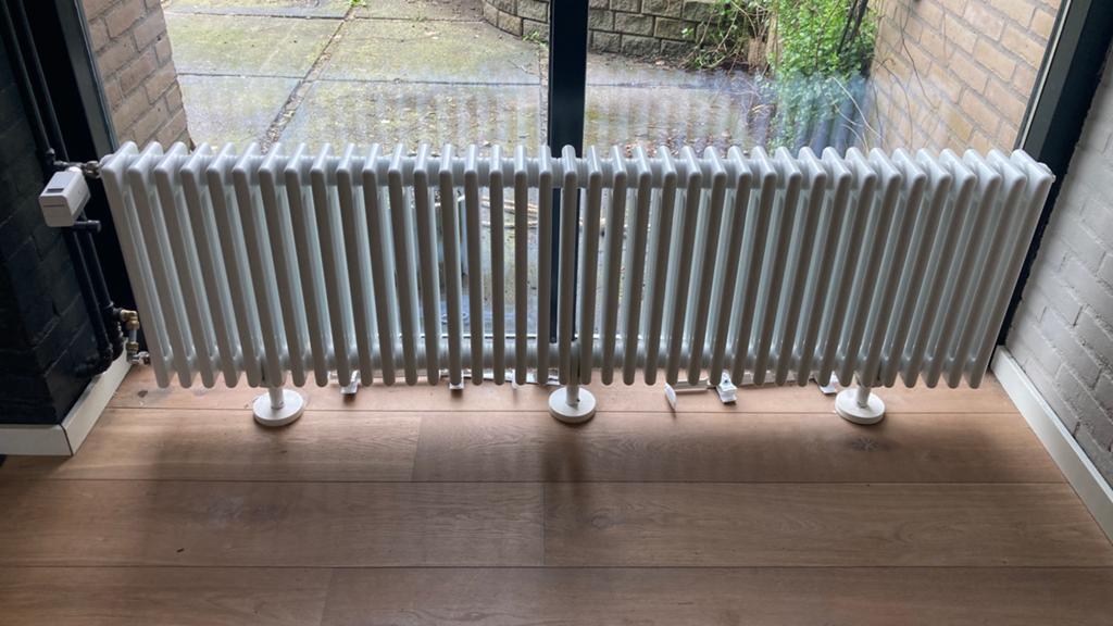 2 Radiatoren Bosch smart, Ophalen, 30 tot 80 cm, Gebruikt, Radiator