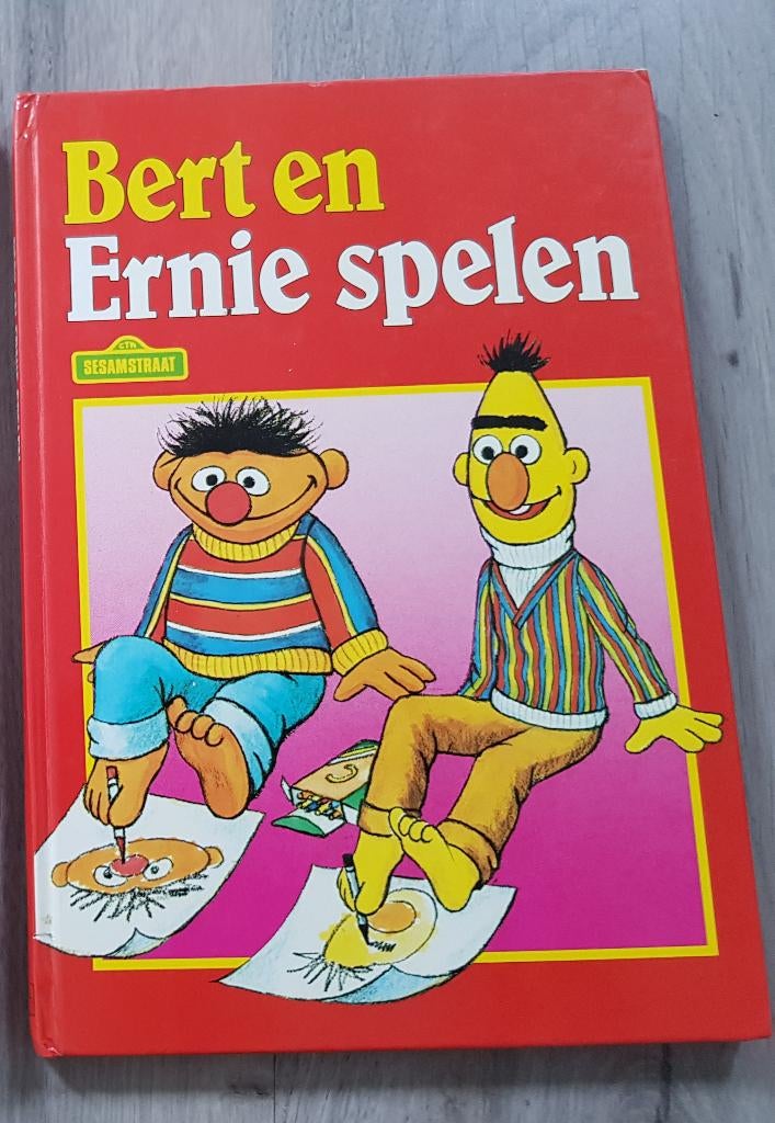 Boek Bert en Ernie spelen, Ophalen of Verzenden, Zo goed als nieuw, Fictie algemeen