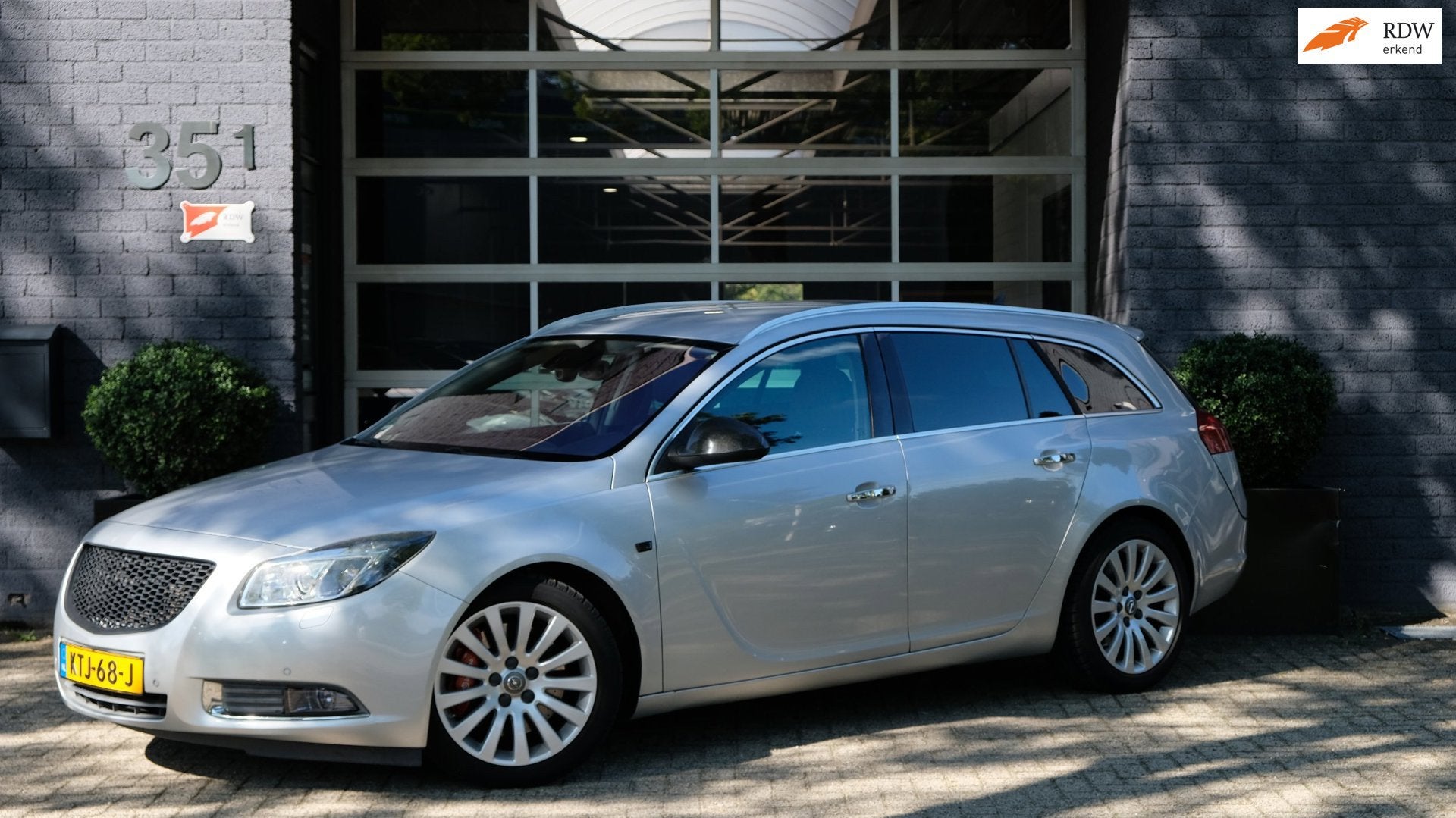 Opel Insignia Sports Tourer 2.8 T Cosmo 4x4 260PK Leder, Auto's, Automatische klimaatregeling, Euro 5, Gebruikt, Zwart