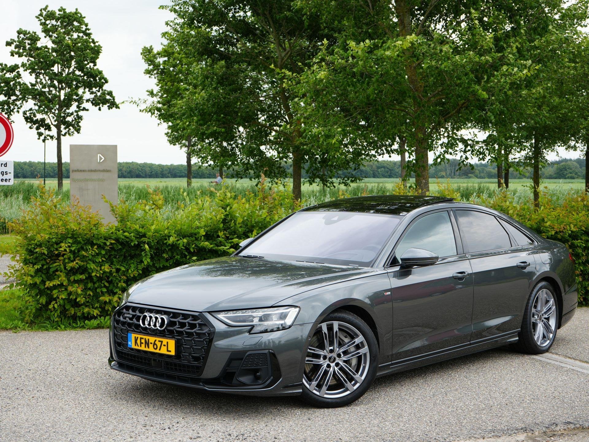 Foto 20 van Audi A8 S-Line 60 TFSI e 462 PK QUATTRO | Vierwielbesturing