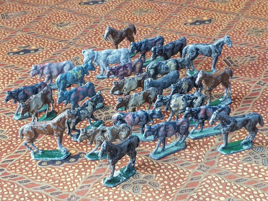 20 koeien en 6 paarden antiek speelgoed uit Engeland van tin