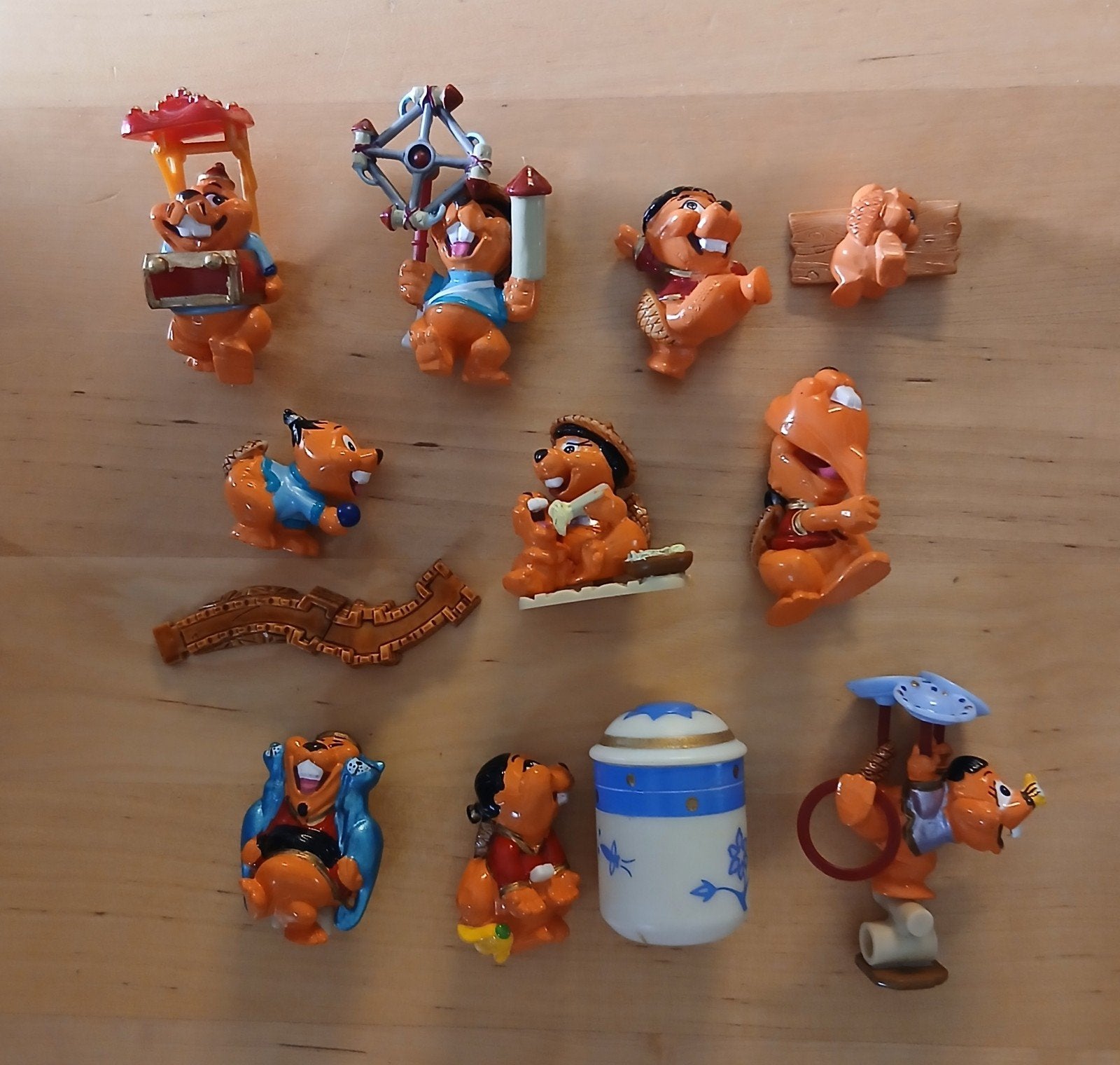 Kindersurprise - Chinee-Chin - 9 figuurtjes, Verzamelen, Verrassingseieren, Ophalen of Verzenden, Zo goed als nieuw, Hardplasticfiguren