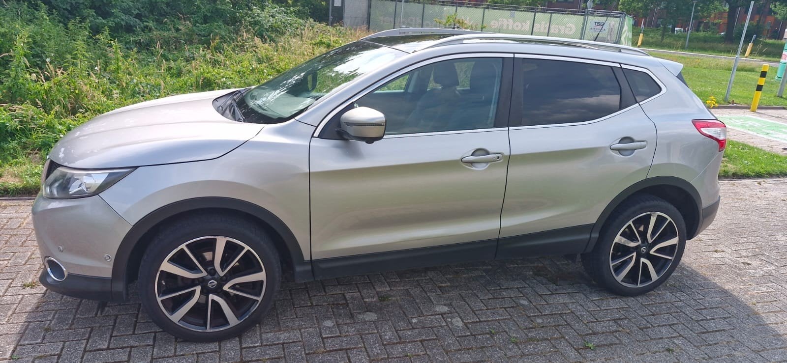 Nissan Qashqai 1.2 Dig-t 85KW 2WD CVT 2017 Grijs, Auto's, Nissan, Automaat, 680 kg, 4 cilinders, Origineel Nederlands