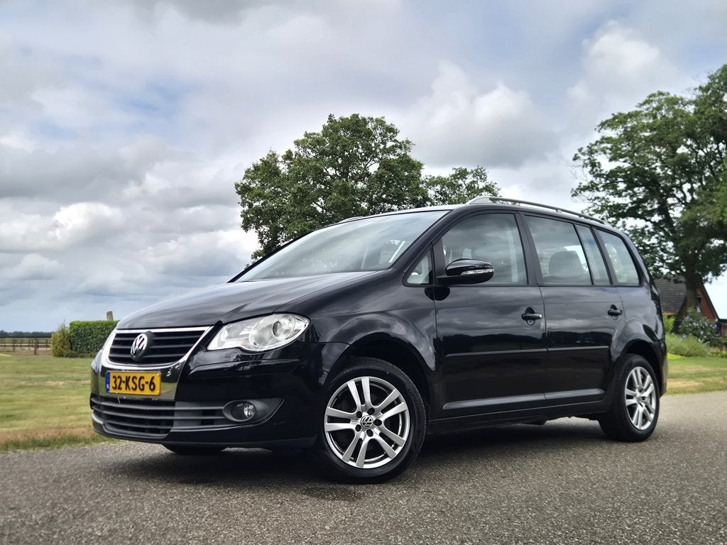 Volkswagen Touran 1.4 TSI Automaat, 5 persoons (bj 2010), Gebruikt, 4 cilinders, Zwart, 750 kg