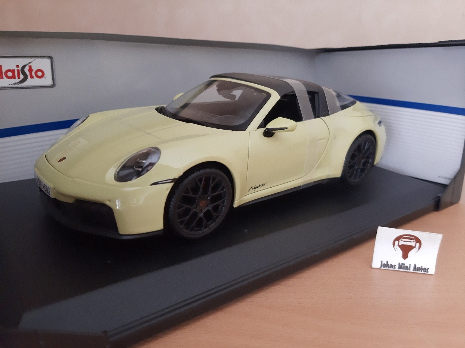 Porsche 911 (992.2) Targa 4 GTS Hybrid 2025 in 1:18