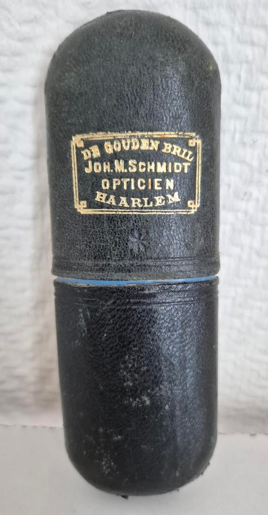 Antiek brillenkoker van Joh. M. Schmidt Opticien Haarlem, Ophalen