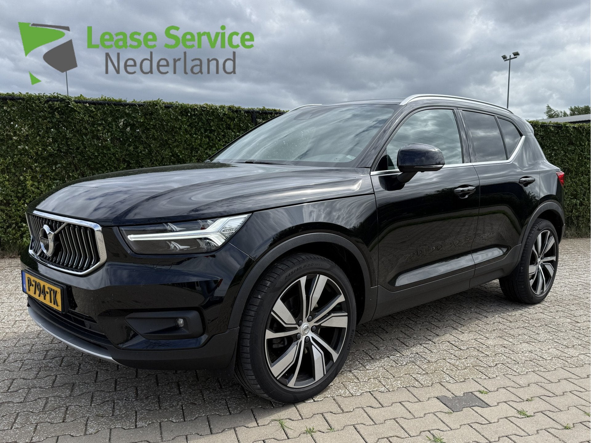 Volvo XC40 2.0 B4 Inscription (bj 2021, automaat), Gebruikt, Euro 6, 4 cilinders, Automatische klimaatregeling