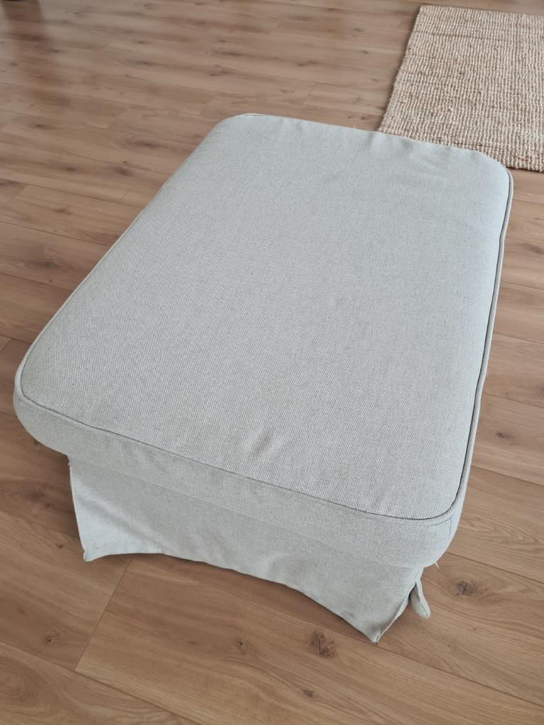 IKEA Ektorp voetenbank met Kilanda beige hoes, Huis en Inrichting, Banken | Voetenbanken en Poefen, Ophalen, Gebruikt, 50 tot 75 cm