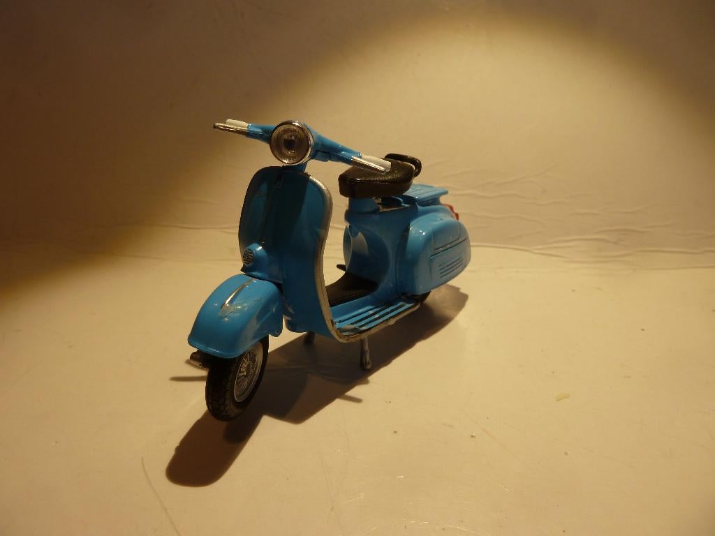 VESPA SCOOTER, Hobby en Vrije tijd, Modelauto's | 1:43, Ophalen of Verzenden, Zo goed als nieuw, Overige typen, Overige merken