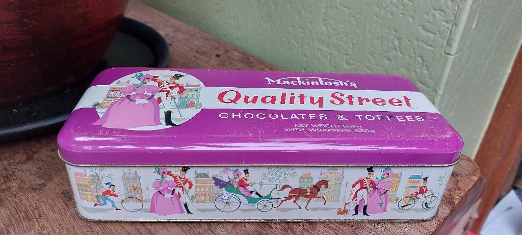 Oude blikken doos Quality Street Mackintosh's, Ophalen of Verzenden, Zo goed als nieuw, Overige