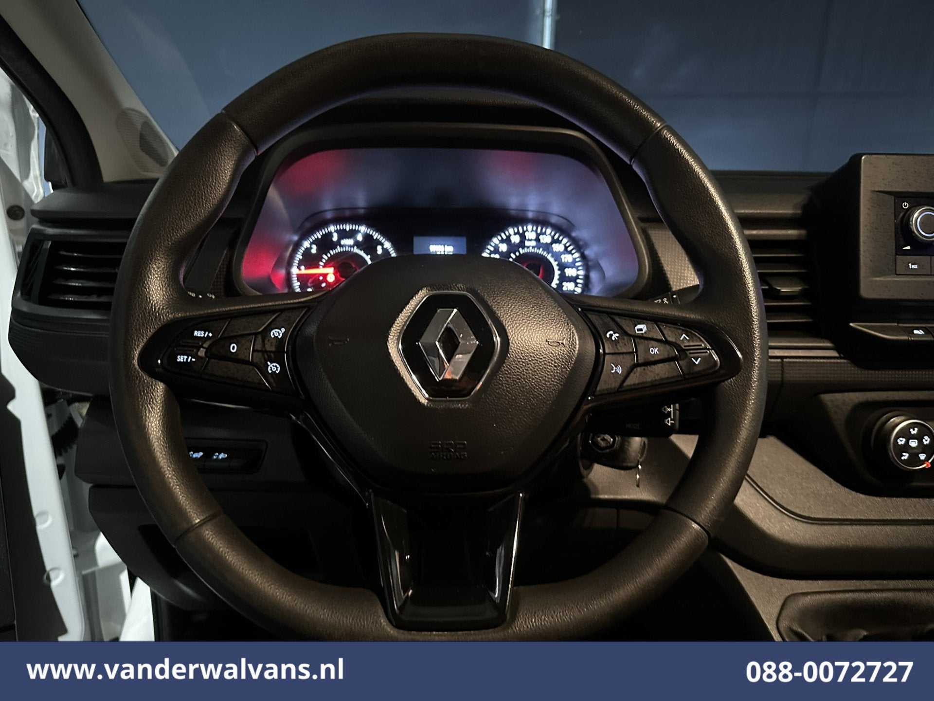 Renault Trafic 2.0 dCi 130pk L2H1 Euro6 Airco | LED | Cruise, Auto's, Voorwielaandrijving, Dealer onderhouden, Stof, Gebruikt