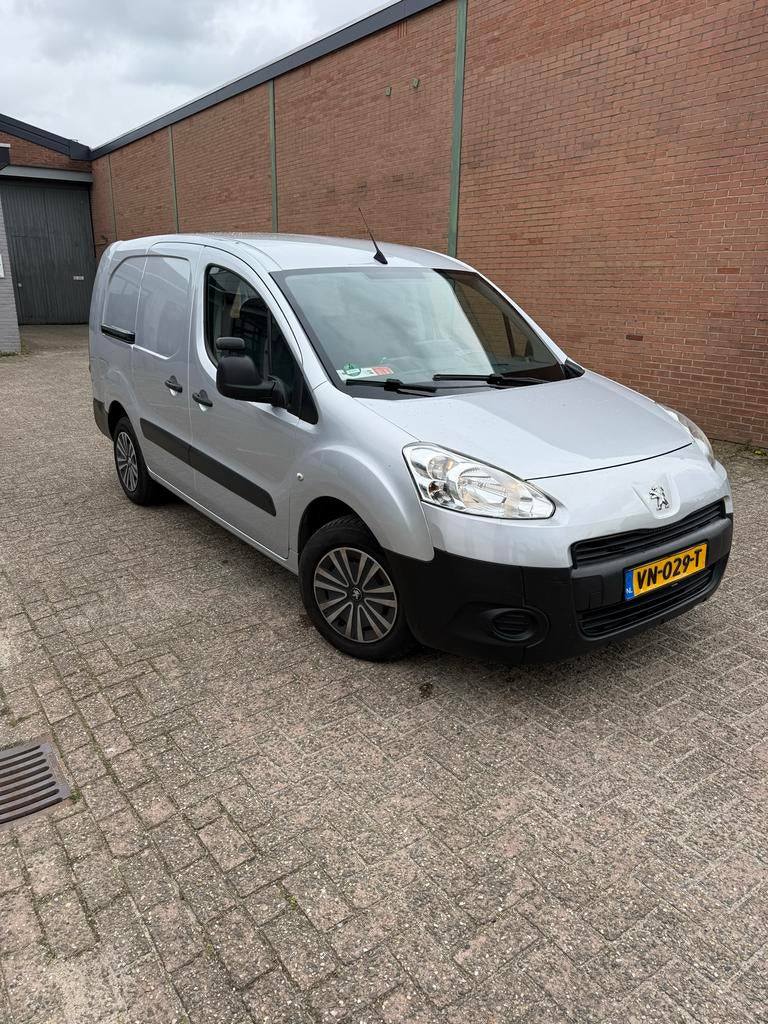 Peugeot Partner L2 1.6 HDI 66KW 2015, Auto's, 4 cilinders, Origineel Nederlands, 1375 kg, Diesel