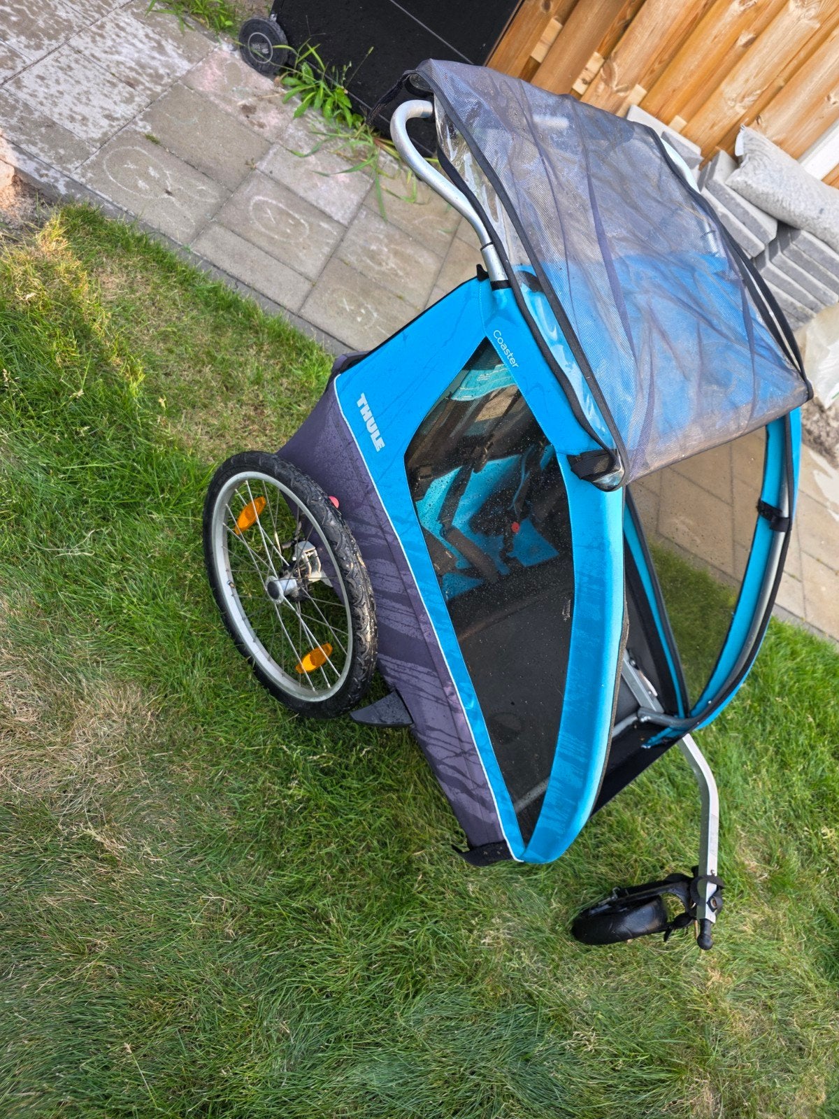 Thule Coaster XT Fietskar - Blauw (Kinderkar), Fietsen en Brommers, Fietsaccessoires | Aanhangers en Karren, Ophalen, Gebruikt