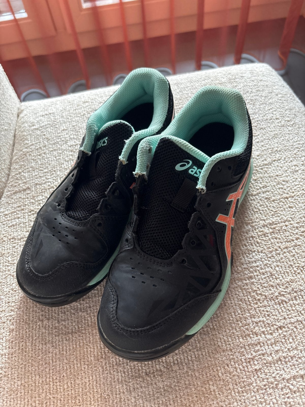 Asics hockeyschoenen / kunstgrasschoenen maat 34,5, Ophalen, Gebruikt