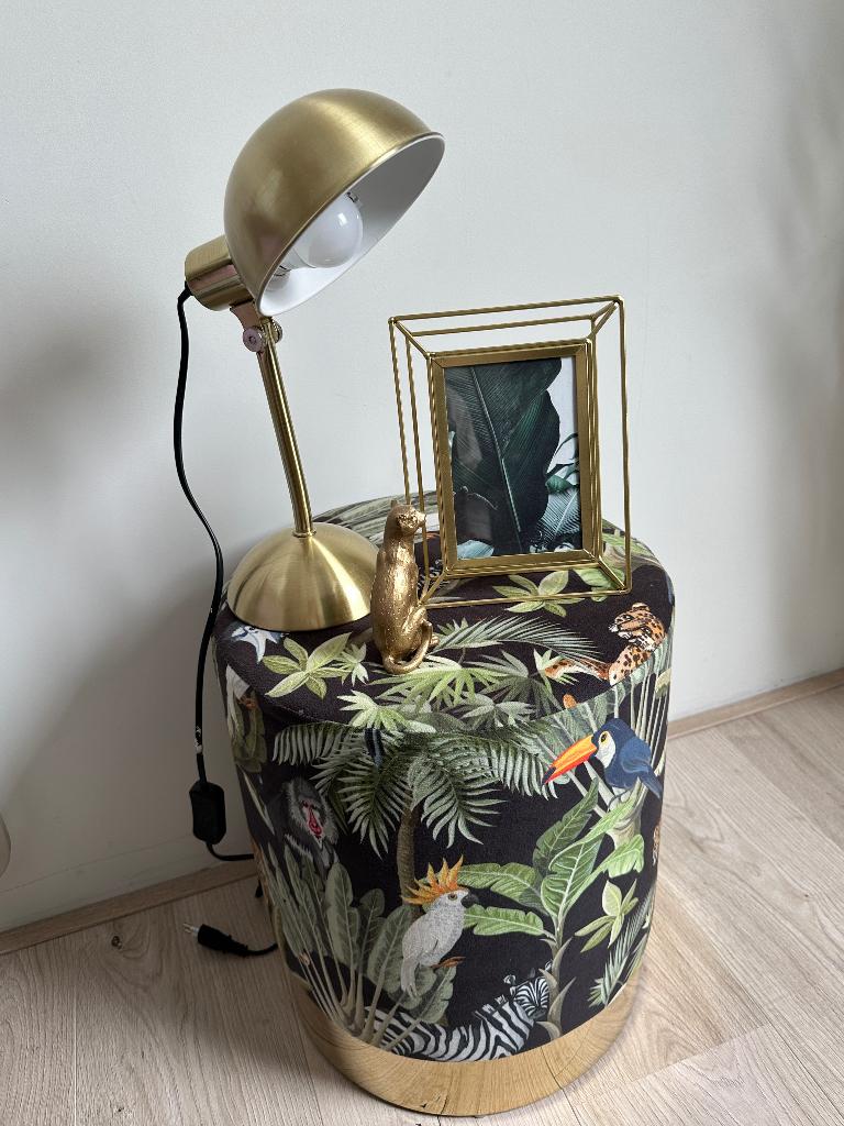 Poef en gouden accessoires, Huis en Inrichting, Banken | Voetenbanken en Poefen, Ophalen, Minder dan 50 cm, Rond, Minder dan 50 cm
