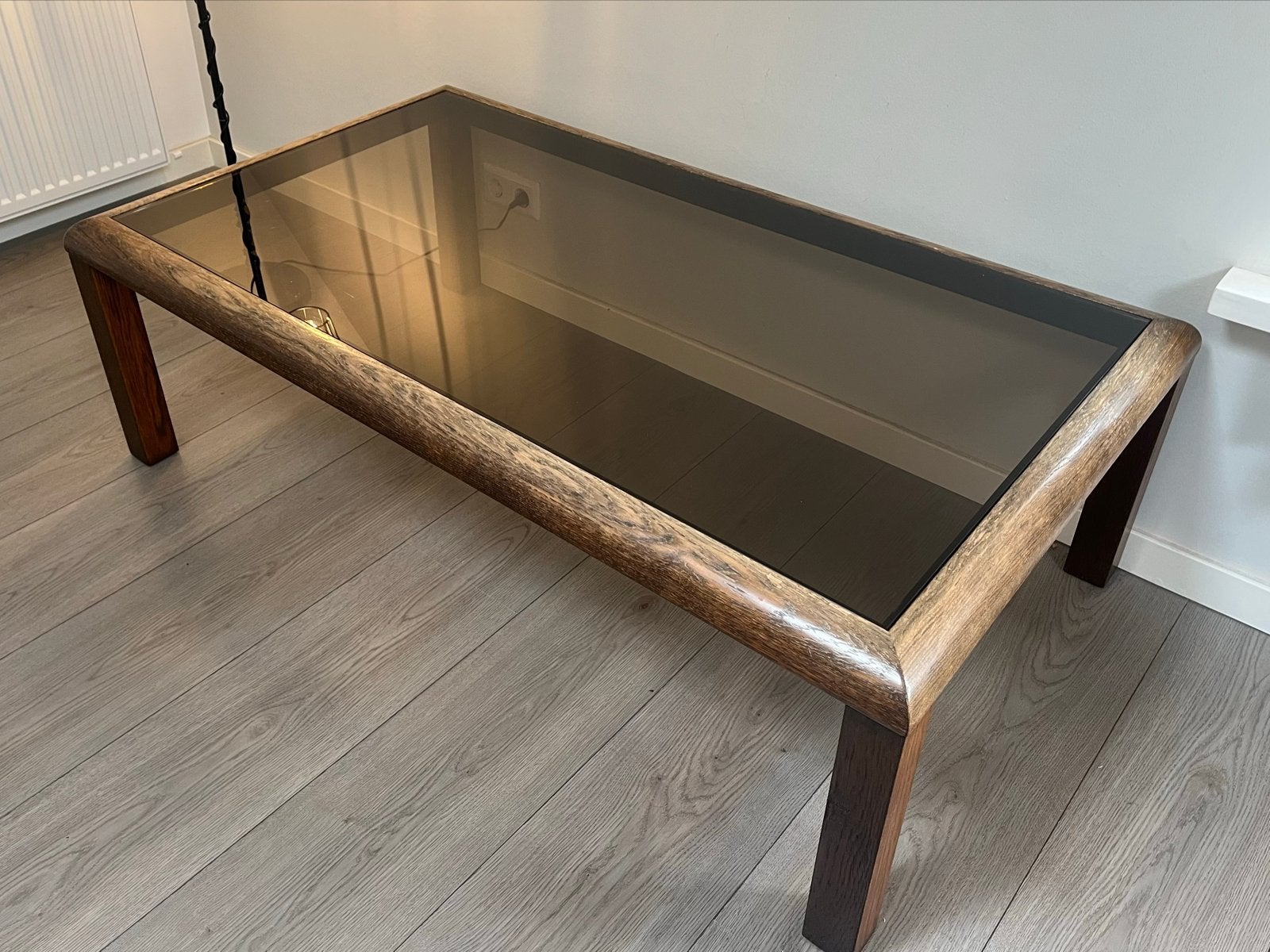Koffietafel met glazen blad en houten frame, Ophalen, Gebruikt, 100 tot 150 cm, 50 tot 100 cm