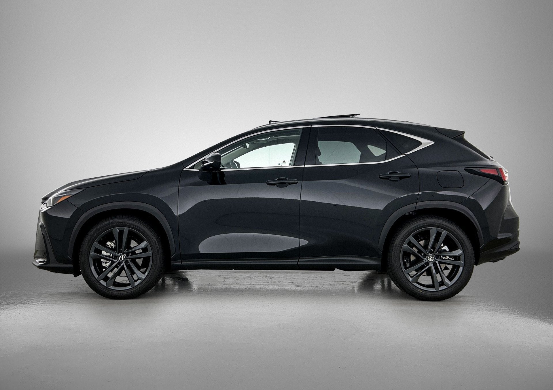 Lexus NX 450h+ AWD 35th Edition | Direct Leverbaar | Panoram, Auto's, Lexus, Automaat, 12 maanden, 4 cilinders, Zwart