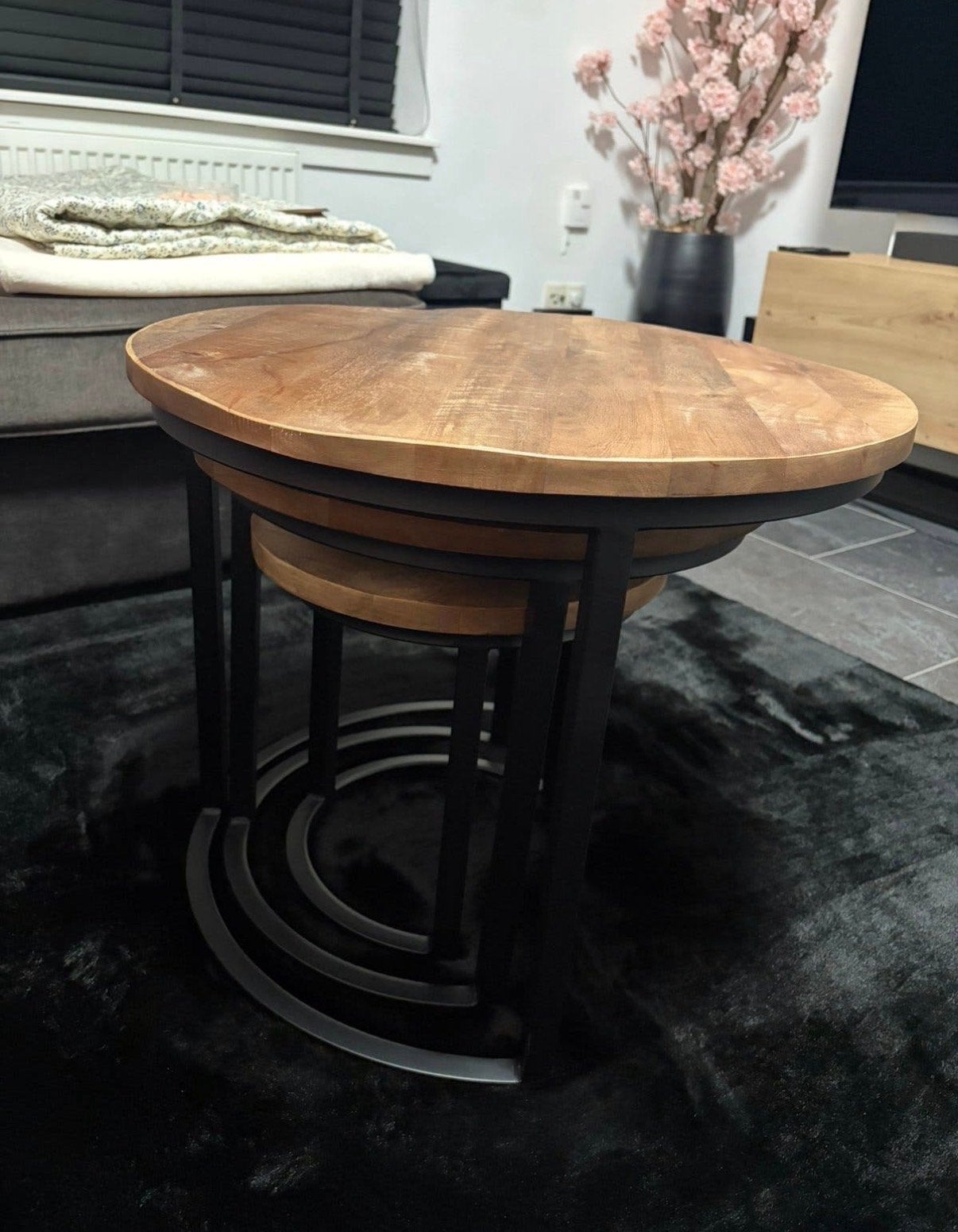 Set van 3 ronde bijzettafels van mangohout, Huis en Inrichting, 45 tot 60 cm, Rond, Zo goed als nieuw, Hout