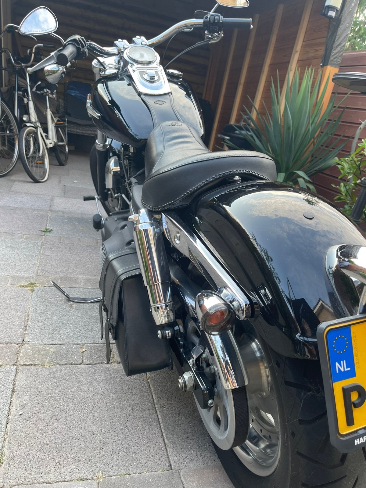 Zeer unieke Harley met weinig km kleur diepzwart., Particulier, Chopper