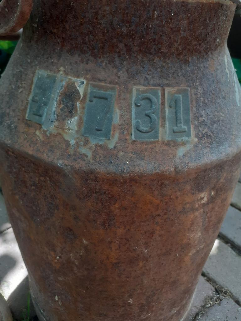 Antieke melkbus - Decoratief met roest en nummering, Ophalen