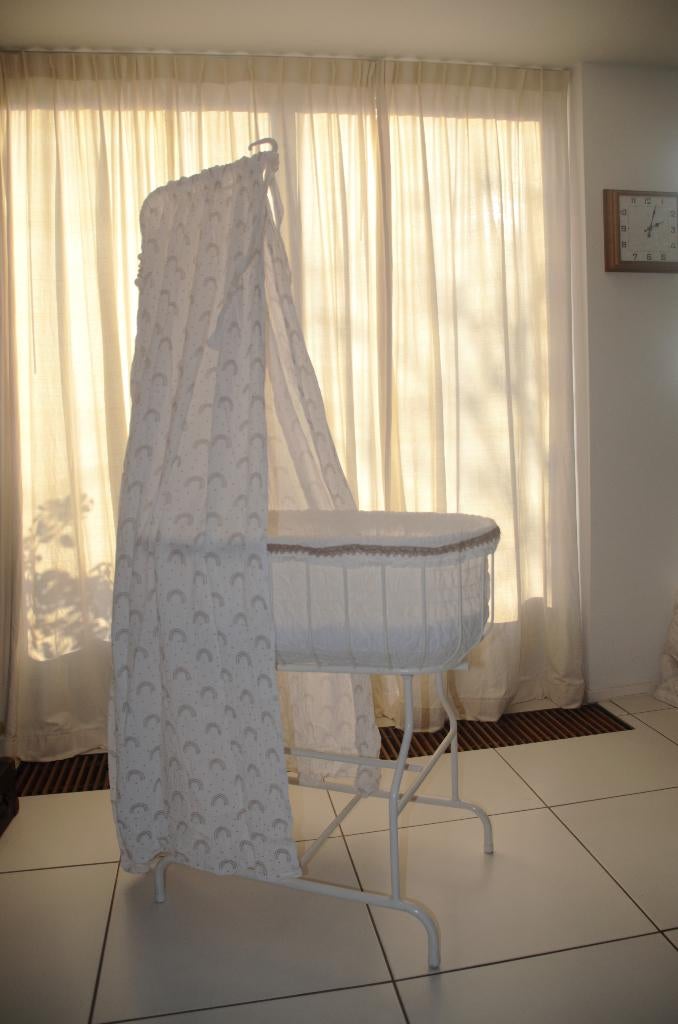 Vintage smeedijzeren wieg met matras en bekleding, Kinderen en Baby's, Babywiegjes en Ledikanten, Ophalen, Gebruikt, Wieg
