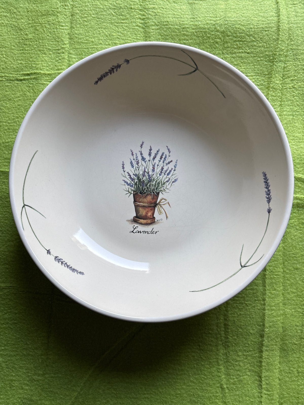 Grote schaal met lavendelprint - Ter Sleege Rijssen, Handbeschilderd, Porselein of Keramiek, Schaal, Rond