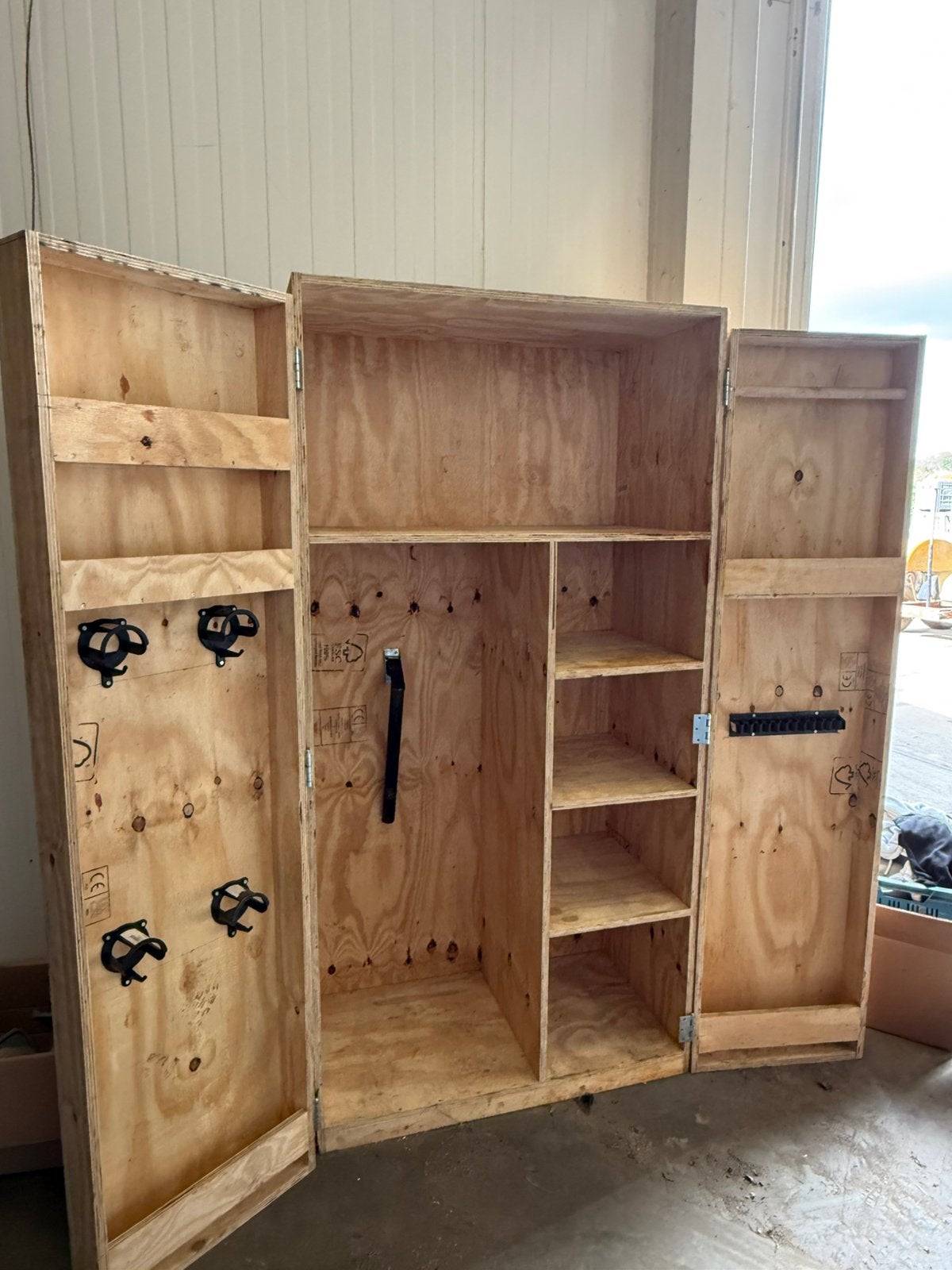 Zadelkast / paardenkast, Huis en Inrichting, Ophalen, Met deur(en), Gebruikt, 100 tot 150 cm