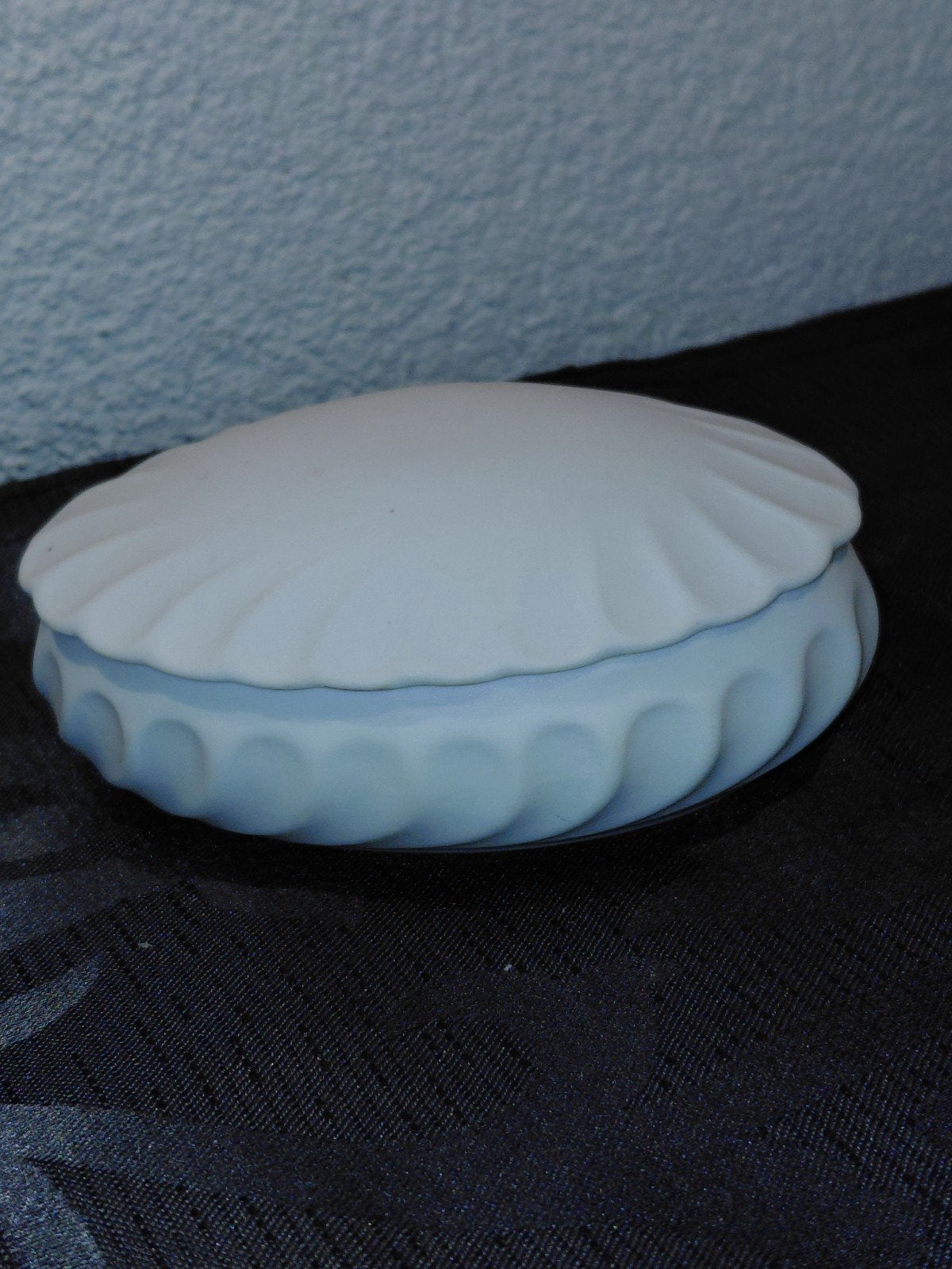 Limoges Frankrijk Biscuit Porseleinen Doosje/Schaaltje, Ophalen of Verzenden