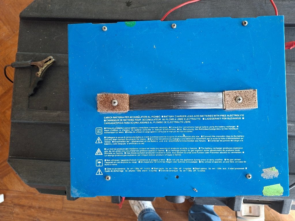 Cemont acculader met boost functie, Gebruikt