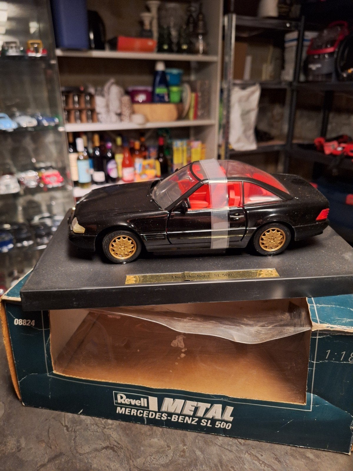 Mercedes sl 500
Revell
1:18

In prima staat, lak, interieur, Ophalen, ., Revell, Zo goed als nieuw