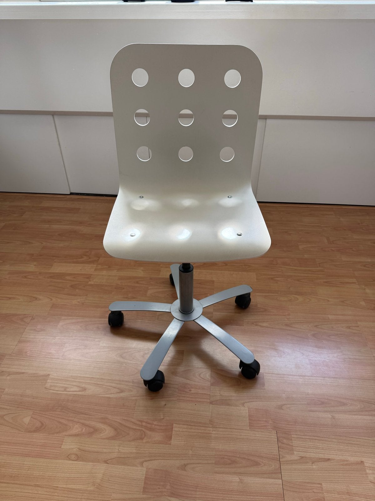 Witte bureaustoel met wieltjes, Ikea, Ophalen, Zo goed als nieuw, Wit, Bureaustoel