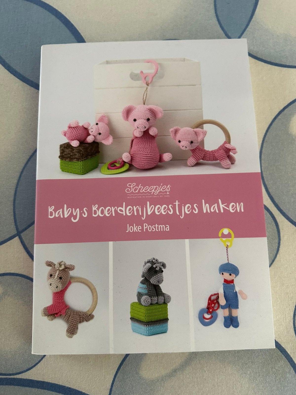 Baby's boerderijbeestjes haken - Joke Postma, Ophalen of Verzenden, Zo goed als nieuw, Breien en Haken, Joke Postma
