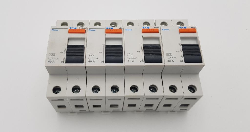 Eaton Holec Aardlekschakelaar Alasco 40A 30mA (4x), Hobby en Vrije tijd, Elektronica-componenten, Gebruikt, Onbekend, Ophalen of Verzenden