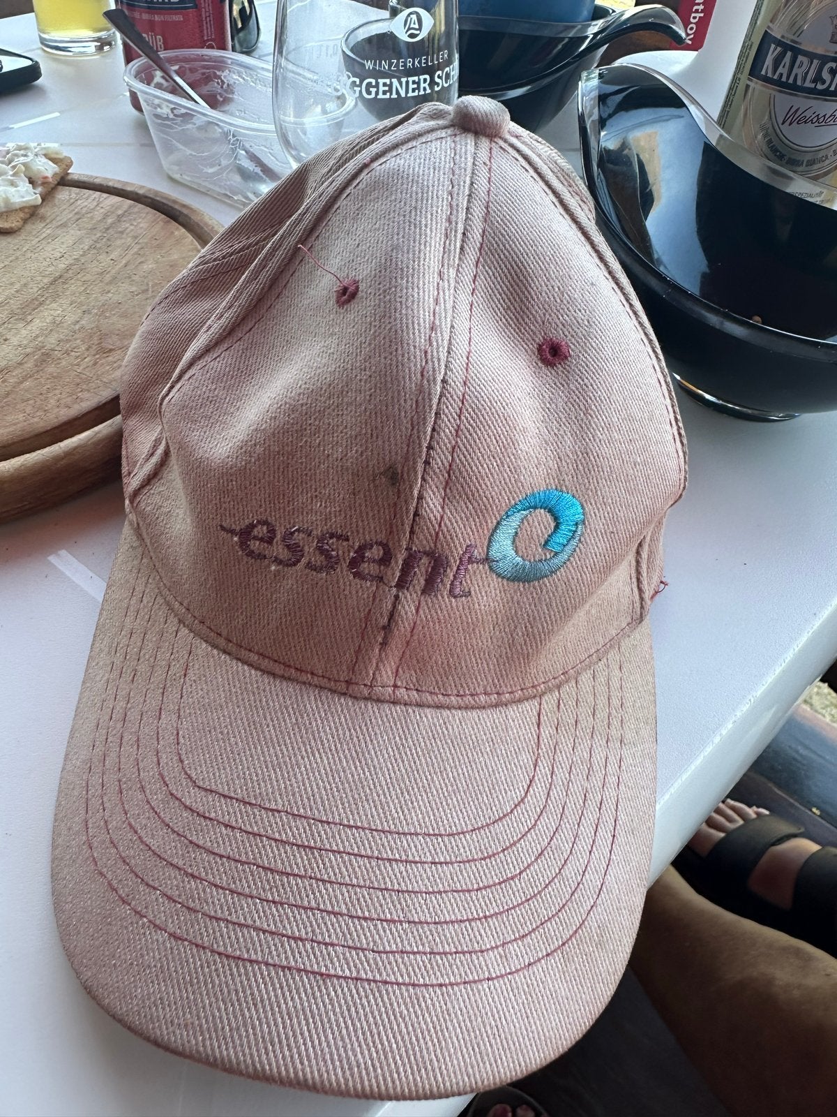GEZOCHT!! Essent roze pet/cap, Kleding | Heren, Hoeden en Petten, Ophalen, Gedragen, One size fits all, Pet