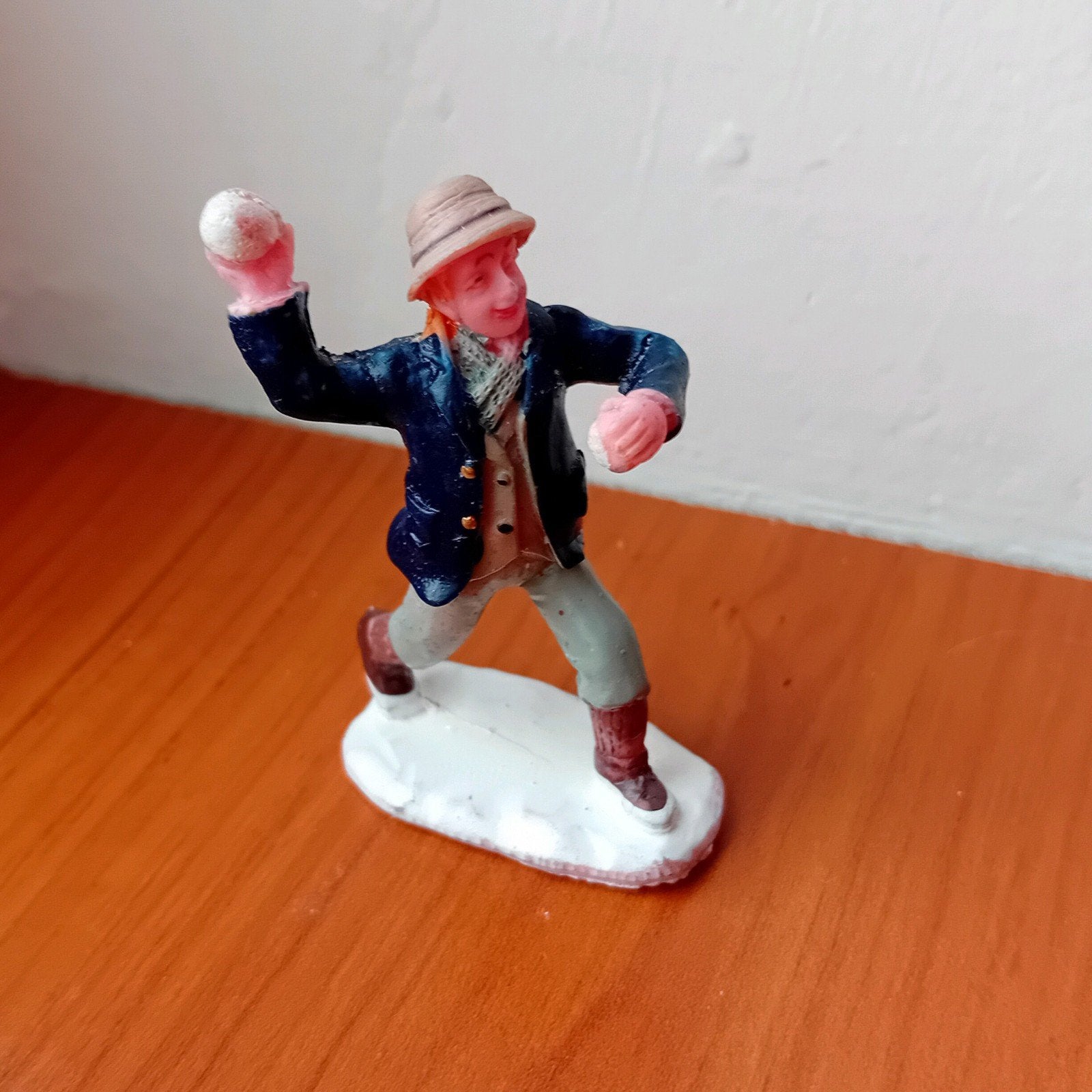 Lemax sneeuwbalgooier nr 1, Lemax figuur Kerstdorp, Ophalen of Verzenden