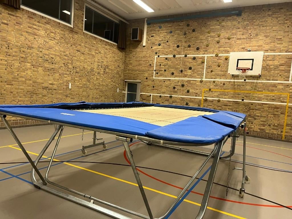 Professionele turn trampoline, Sport en Fitness, Turnen, Kindermaat 146 t/m 176, Ophalen, Gebruikt, Materiaal