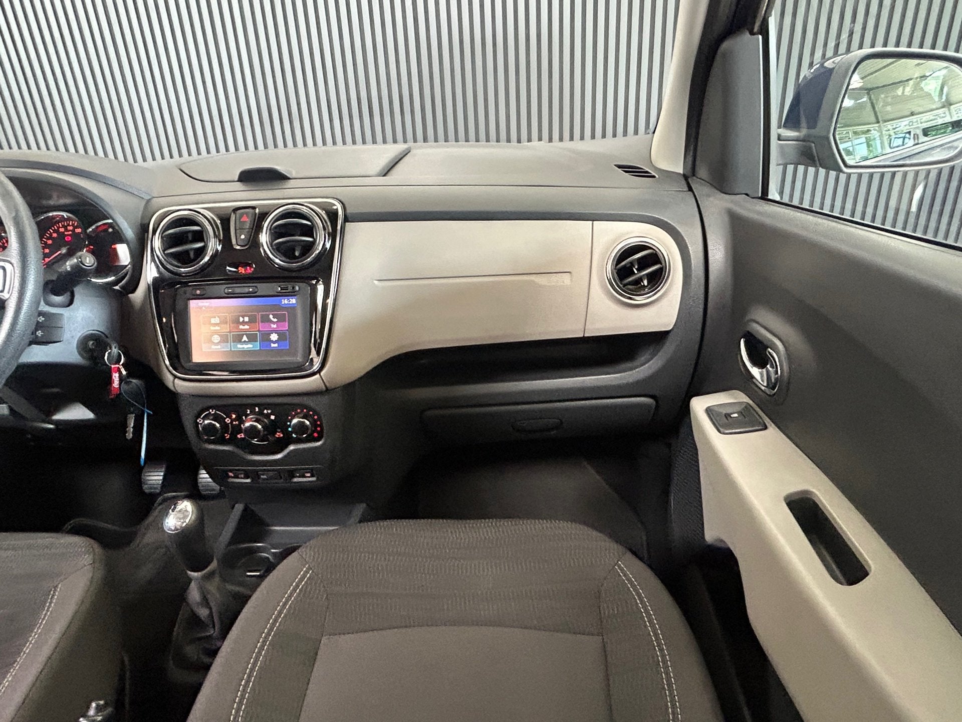 Dacia LODGY 1.2 TCe Ambiance 5p. NAVI|CRUISE|AIRCO|PDC|CAMER, Auto's, Voorwielaandrijving, Stof, 4 cilinders, Met garantie (alle)