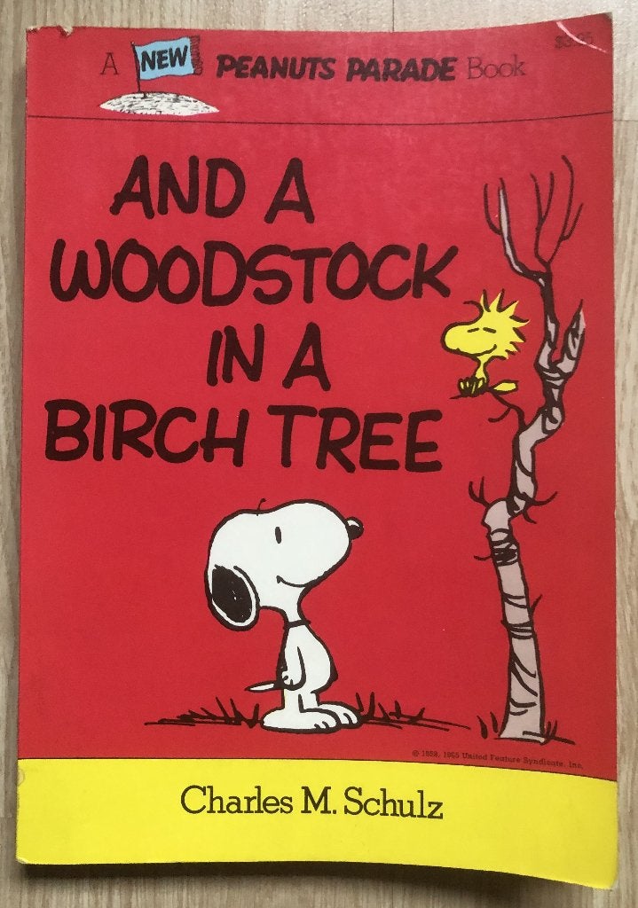 SNOOPY - PEANUTS PARADE BOOK - AND A WOODSTOCK IN A.., Eén stripboek, Ophalen of Verzenden, Zo goed als nieuw