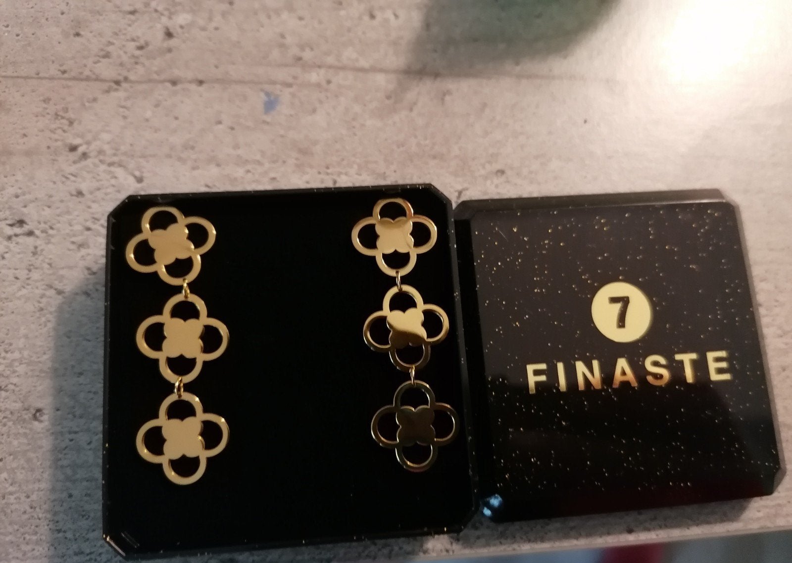 Nieuwe Finaste gouden klaver oorbellen, Overige materialen, Hangers, Nieuw, Ophalen of Verzenden