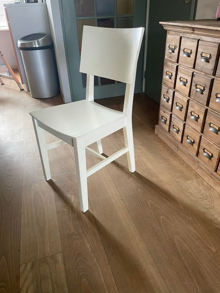 Witte IKEA Stoel - Eenvoudig en Stijlvol, Ophalen, Twee, Wit, Zo goed als nieuw