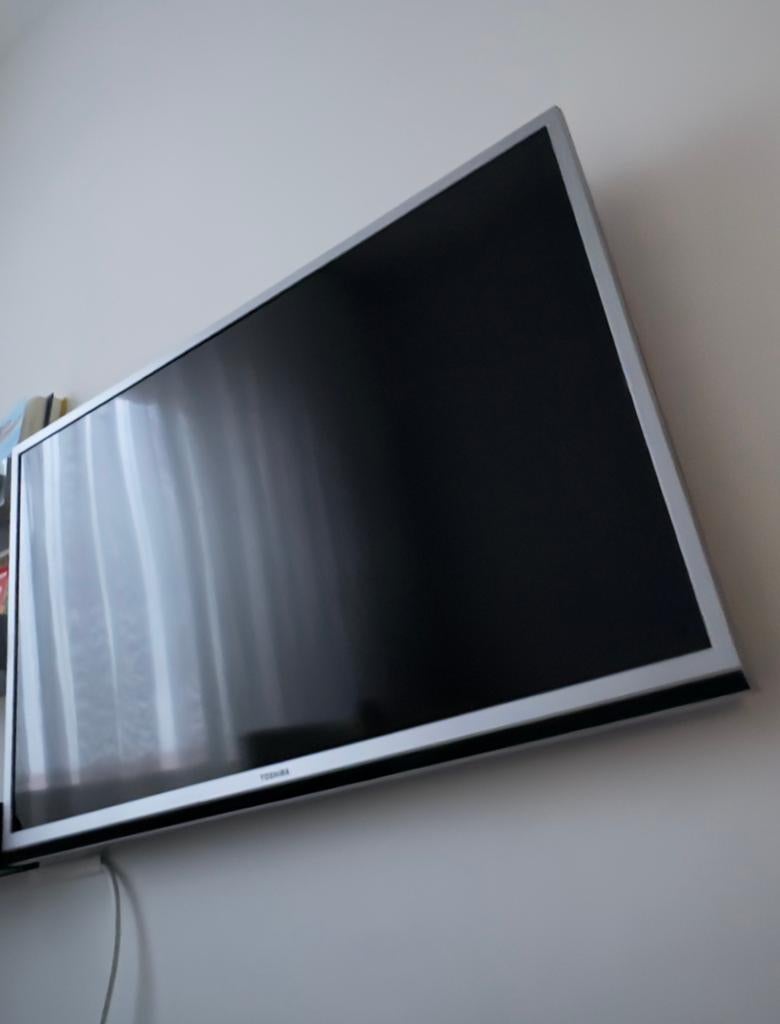 Toshiba LCD TV 40 inch met muurbeugel, Ophalen, Gebruikt, Tv