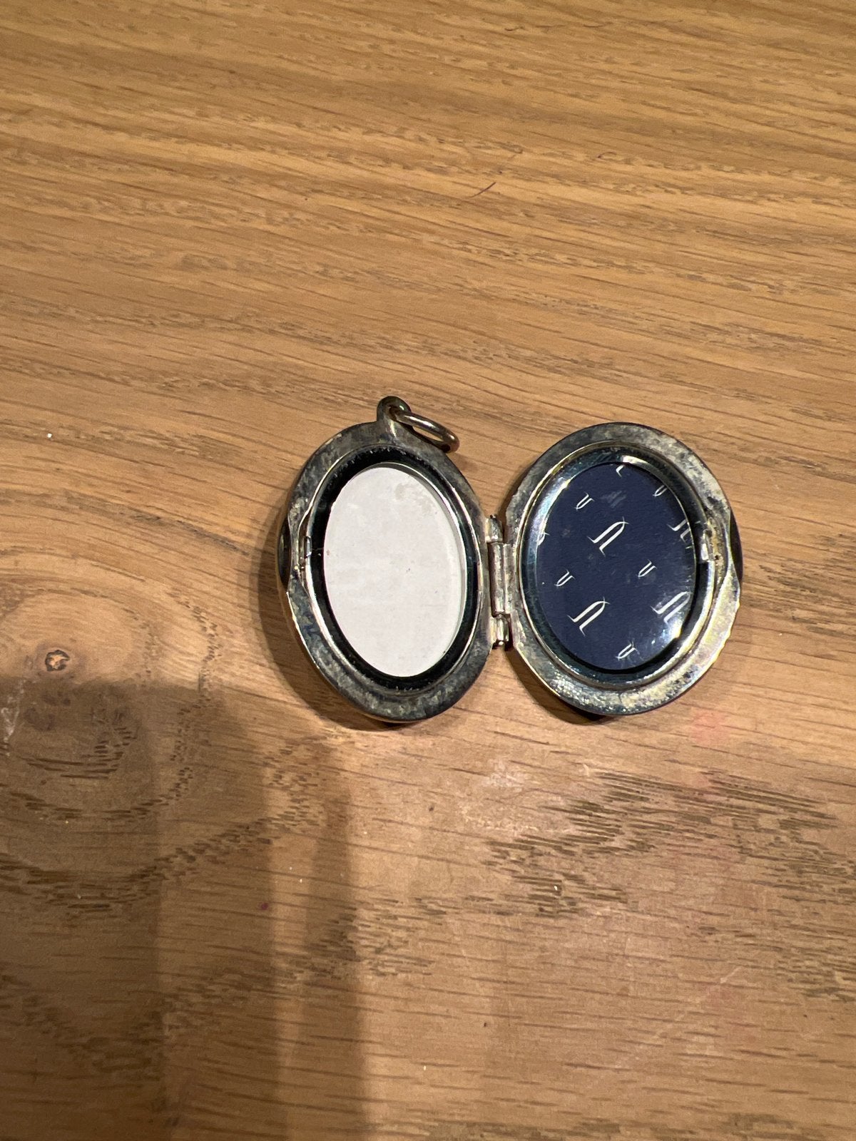 Vintage Medaillon Hanger - Ovaal Zilverkleurig, Overige materialen, Gebruikt, Overige voorstellingen, Ophalen of Verzenden