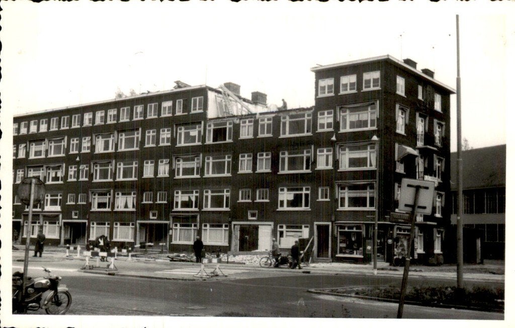 Rotterdam - Metro - Foto(kaart) Huizen straat, Verzamelen, Ophalen of Verzenden, 1940 tot 1960, Ongelopen, Zuid-Holland